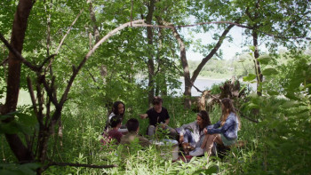 Missing and Alone (2022) download
